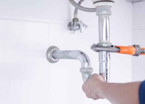 When to Call a Plumber vs Fixing It Yourself