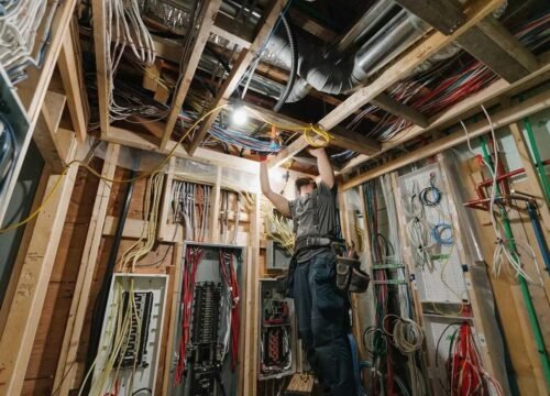 The Importance of Choosing the Right Electrician for Your Home or Business